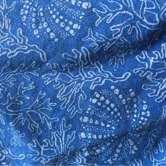 Old Navy size 10 blue ocean-patterned shorts - Picture 4 of 4